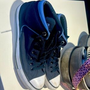 Almost new mens converse.